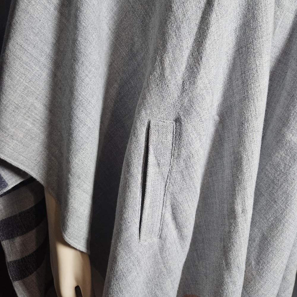 Elegant Gray Women's Sweater with Fringe - Picture 3 of 9